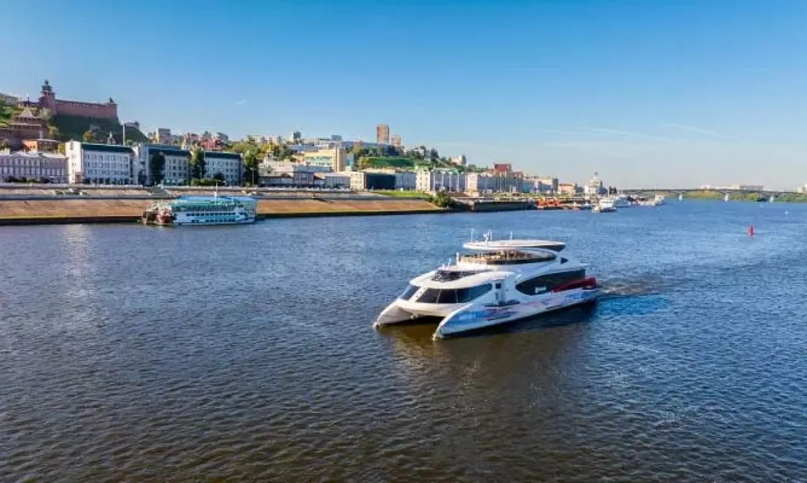 Царственно поставленный город: водная прогулка с гидом