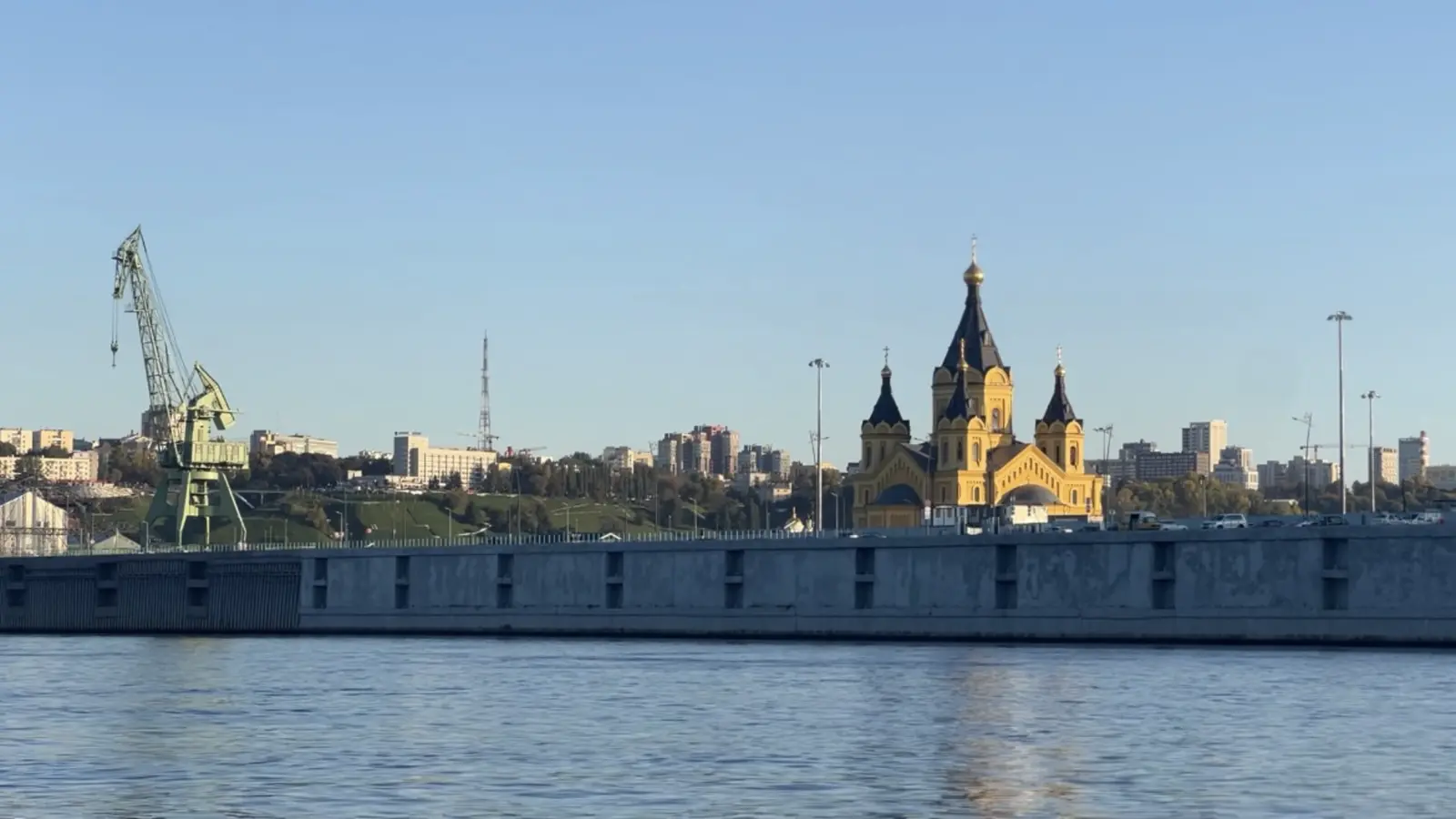 Обзорная прогулка на комфортном катере вдоль Нижегородских красот