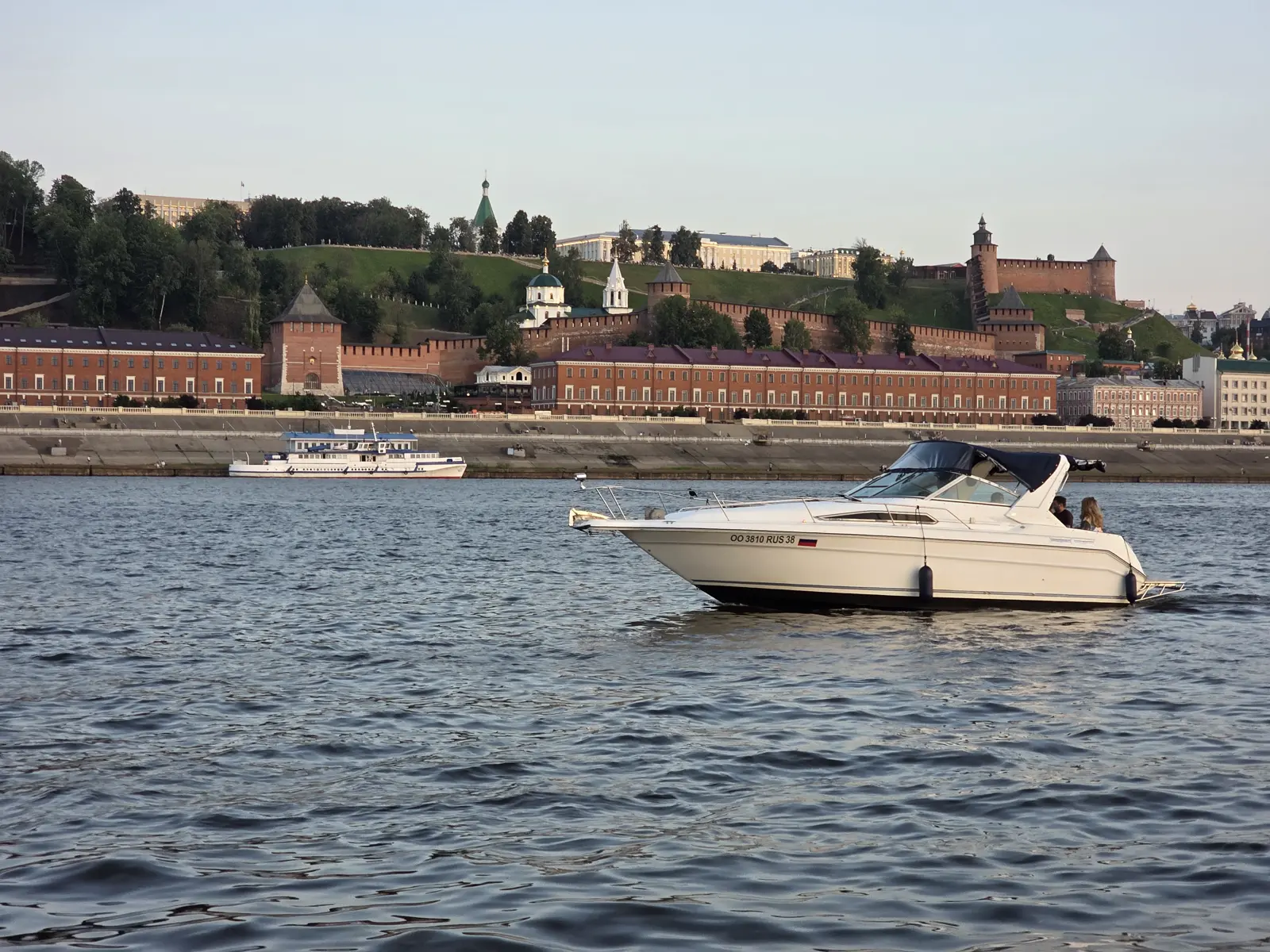 Прогулка на яхте по центру Нижнего Новгорода