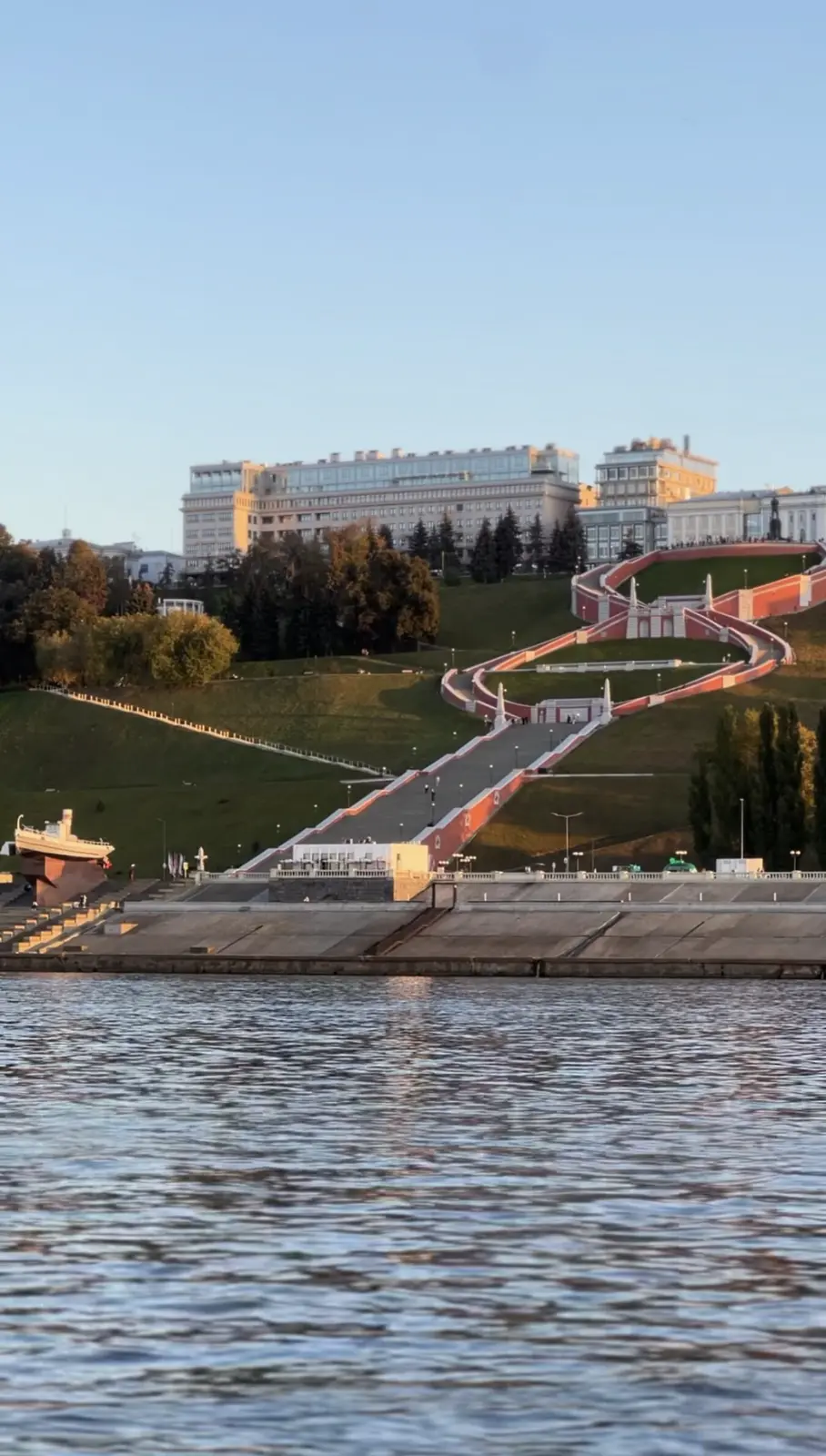 Обзорная прогулка на комфортном катере вдоль Нижегородских красот