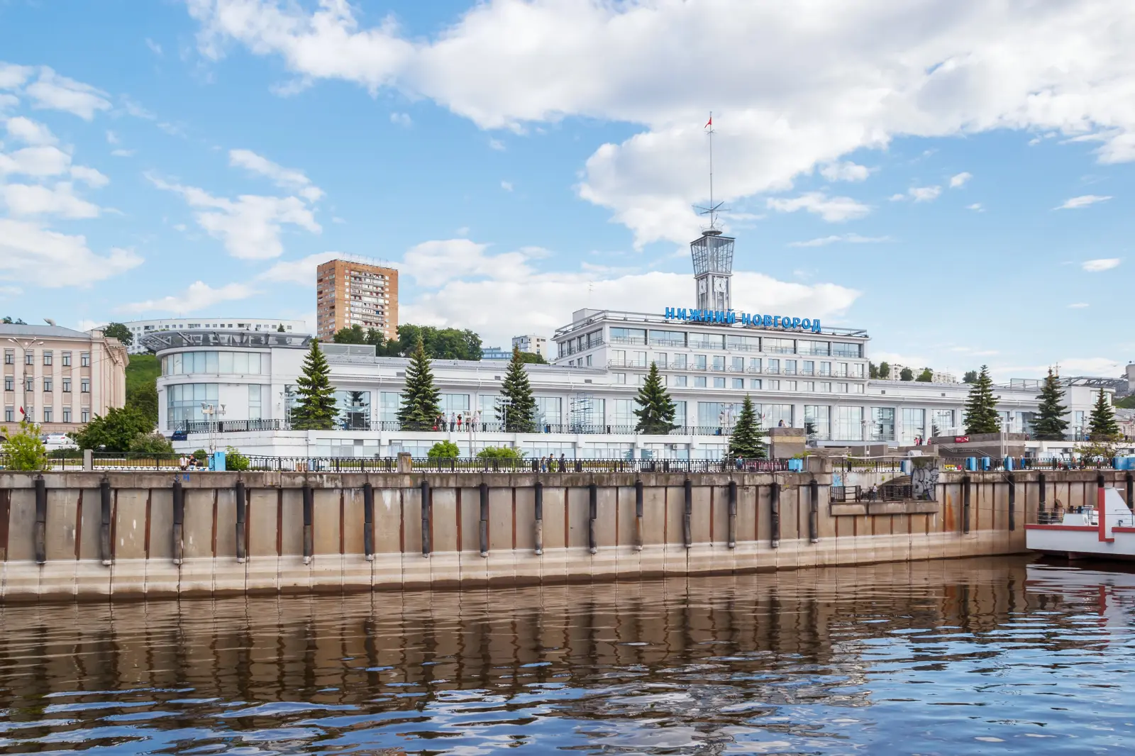 Царственно поставленный город: водная прогулка с гидом