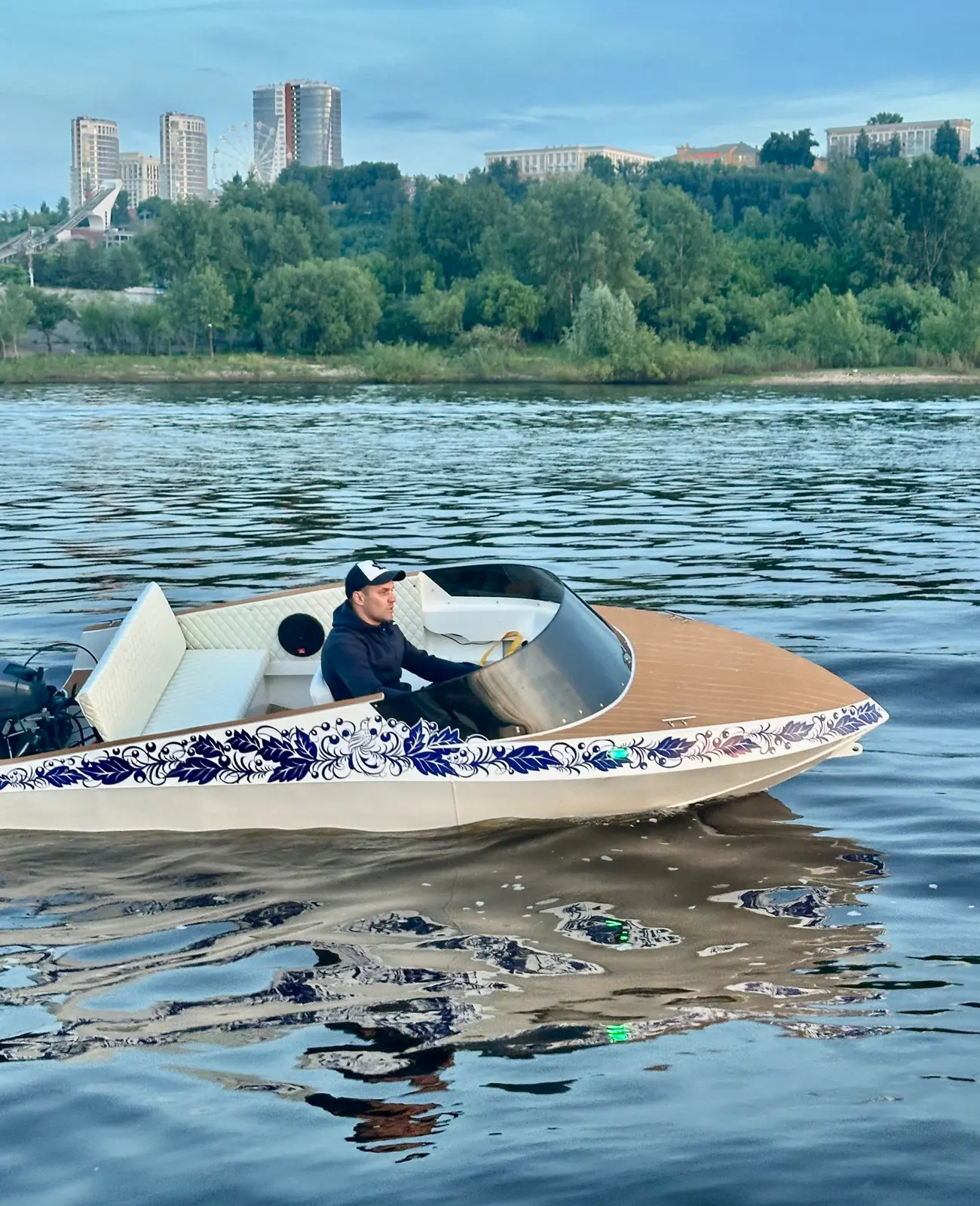 На катере по водам Нижнего Новгорода (без капитана)